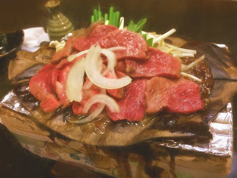Hide beef and mountain vegetables with miso grilled on a hoba leaf